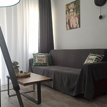 Down Town Luxurious Apartments อเล็กซานโดรโพลิส ภายนอก รูปภาพ