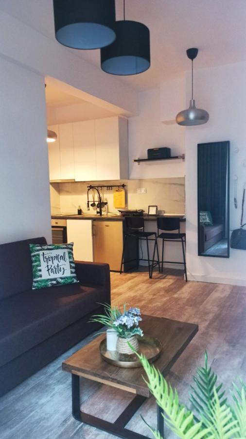 Down Town Luxurious Apartments อเล็กซานโดรโพลิส ภายนอก รูปภาพ