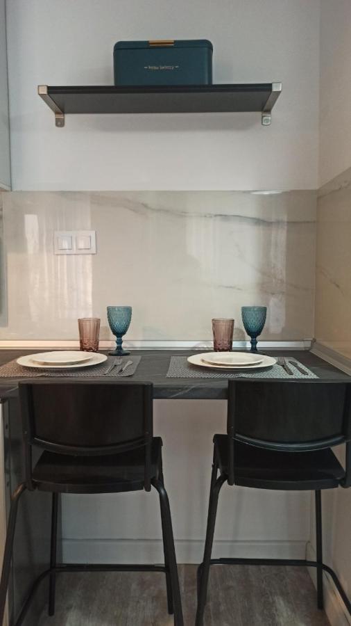 Down Town Luxurious Apartments อเล็กซานโดรโพลิส ภายนอก รูปภาพ