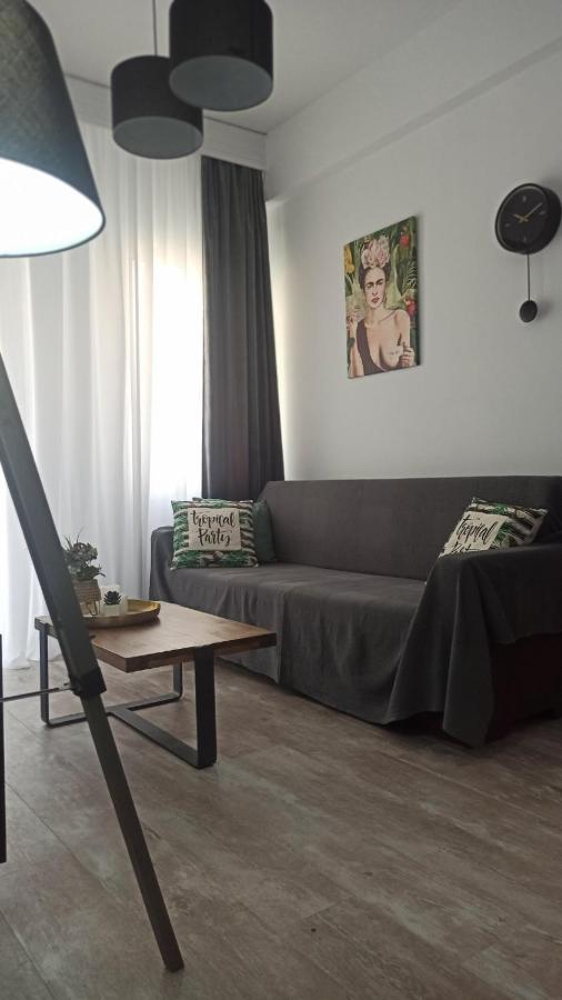 Down Town Luxurious Apartments อเล็กซานโดรโพลิส ภายนอก รูปภาพ
