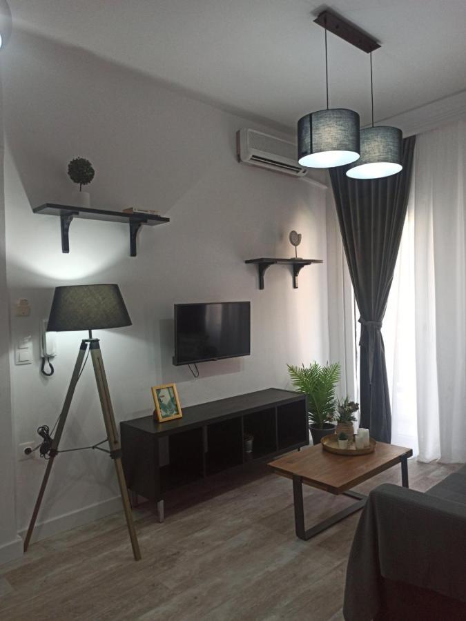 Down Town Luxurious Apartments อเล็กซานโดรโพลิส ภายนอก รูปภาพ