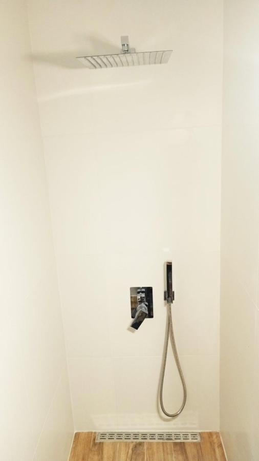 Down Town Luxurious Apartments อเล็กซานโดรโพลิส ภายนอก รูปภาพ